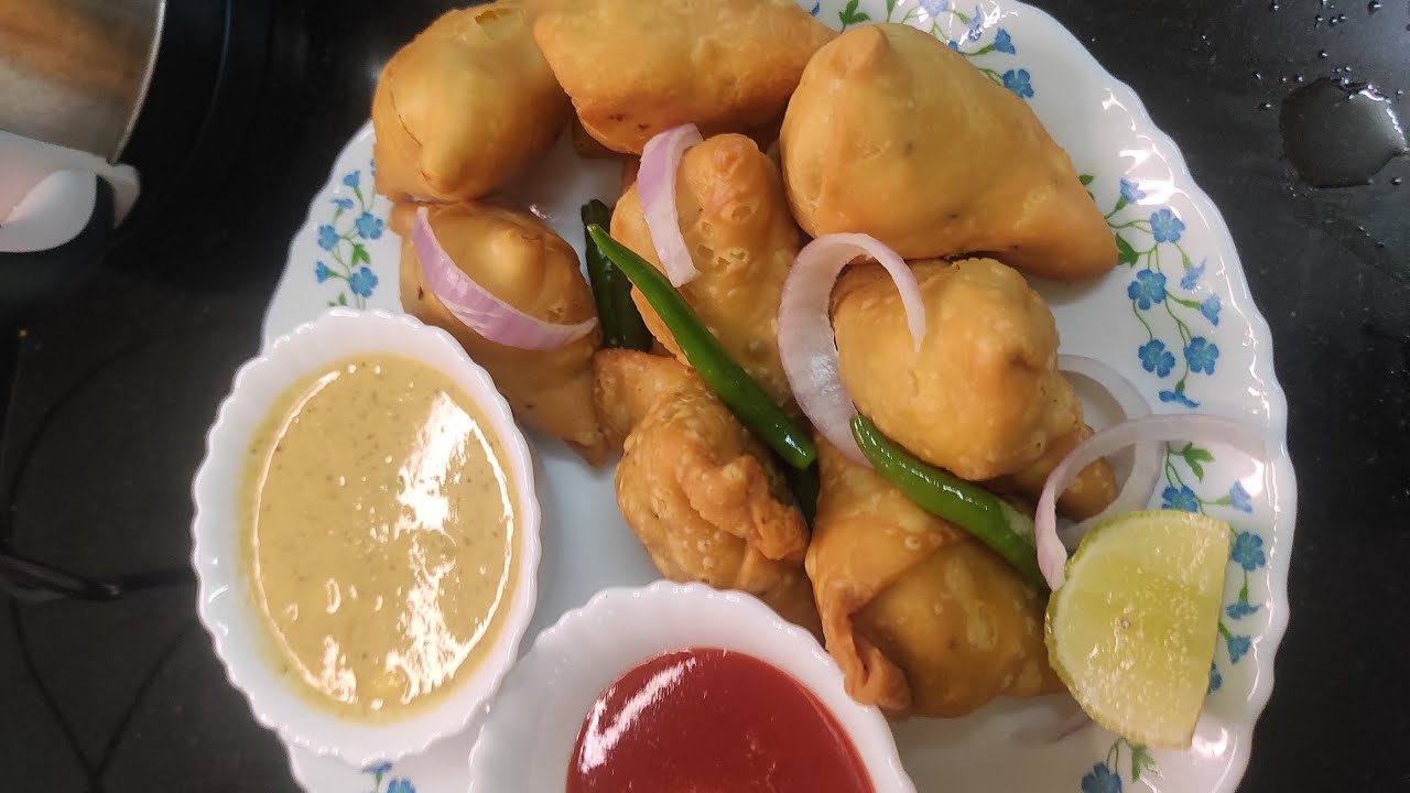 GARMA GARAM KARARE #SAMOSE ki recipe# #samosa #indianstreetfood #food #shorts #recipe #snacks 