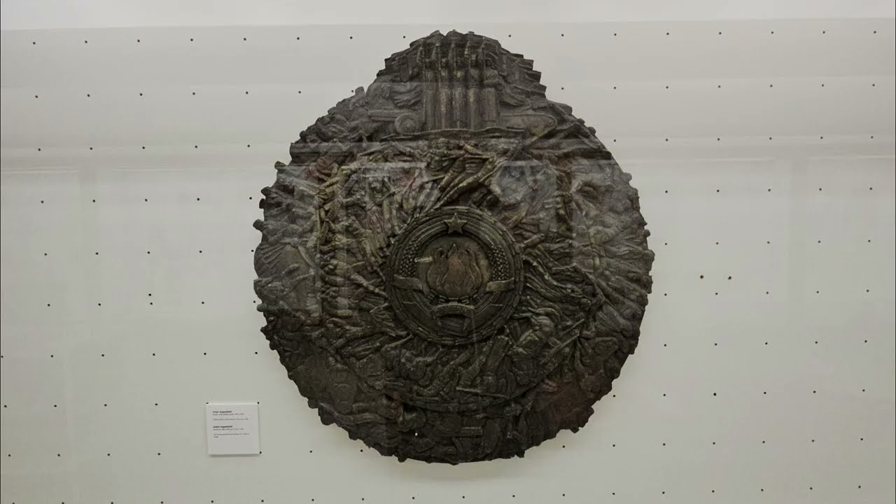 1#  Umro je Josip Broz - TITO - na grobu jednog velikog čovjeka. 