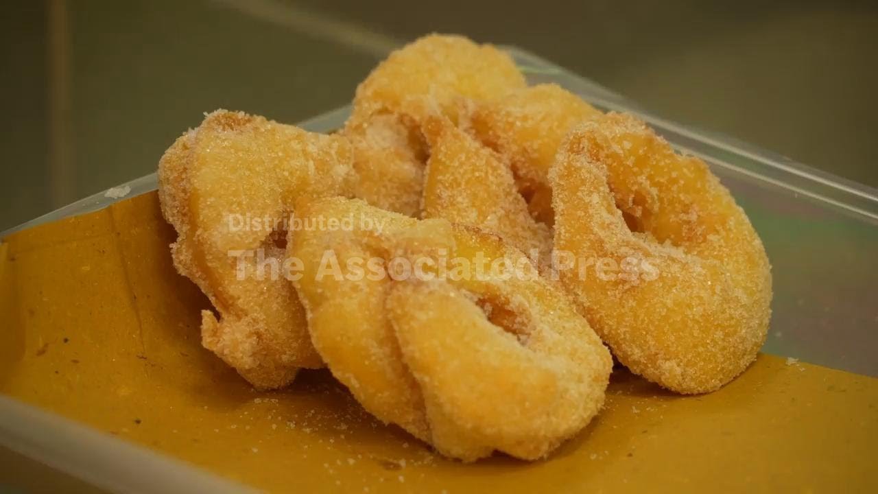 Olympics fans in Cortina enjoy apple fritters while they are hot for one day only