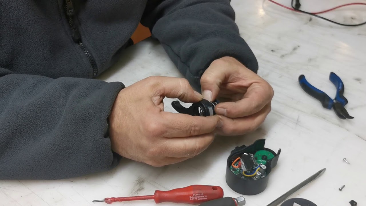 Reparar gatillo display patinete electrico.