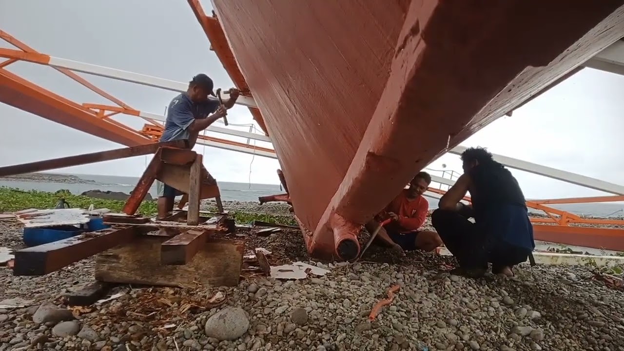 PILOTBOAT 3 LAUNCHING