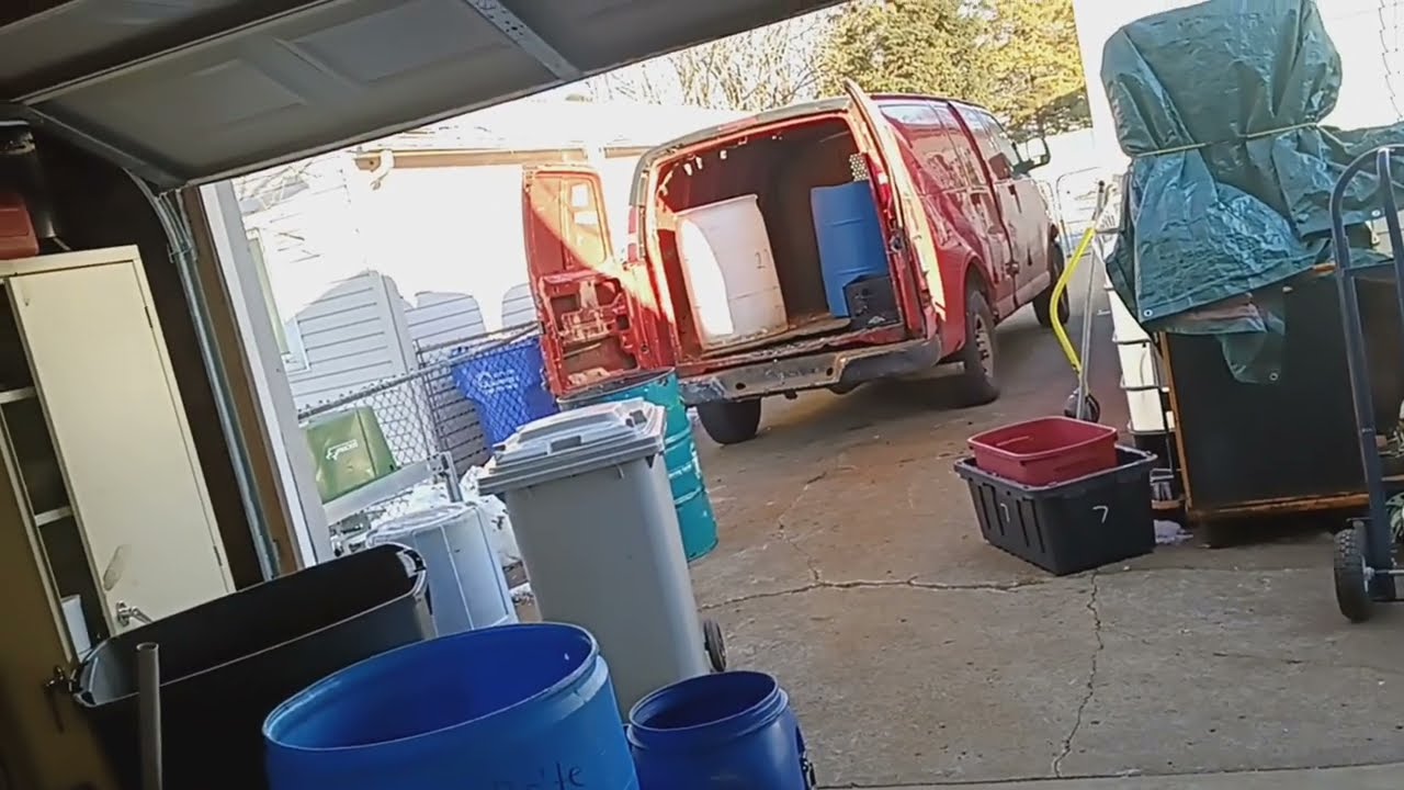 Готовим и загружаем всё необходимое для завтрашней перевозки металлолома.