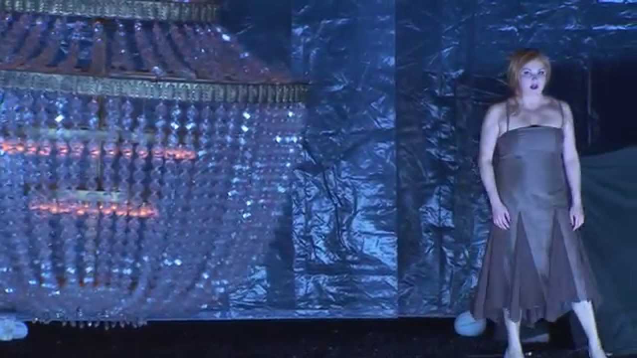 Anna Netrebko sings 