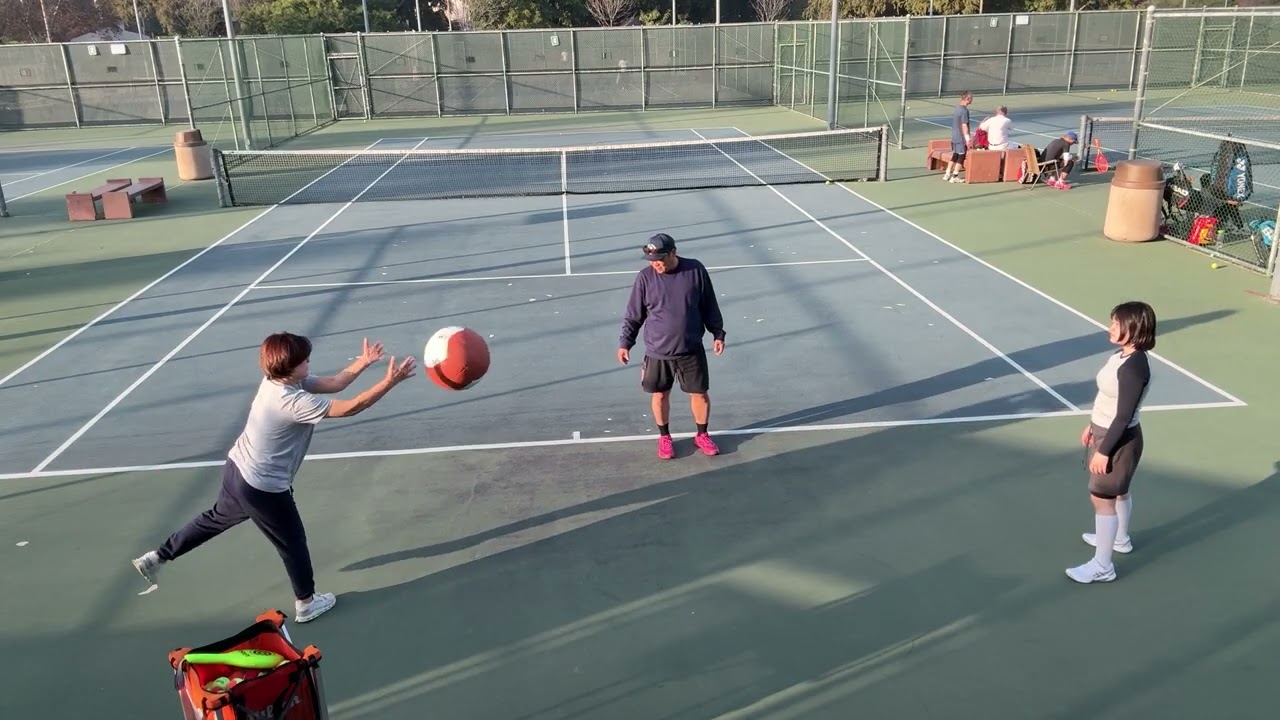 Tennis Lesson - Lee Ji-yeon & Susan