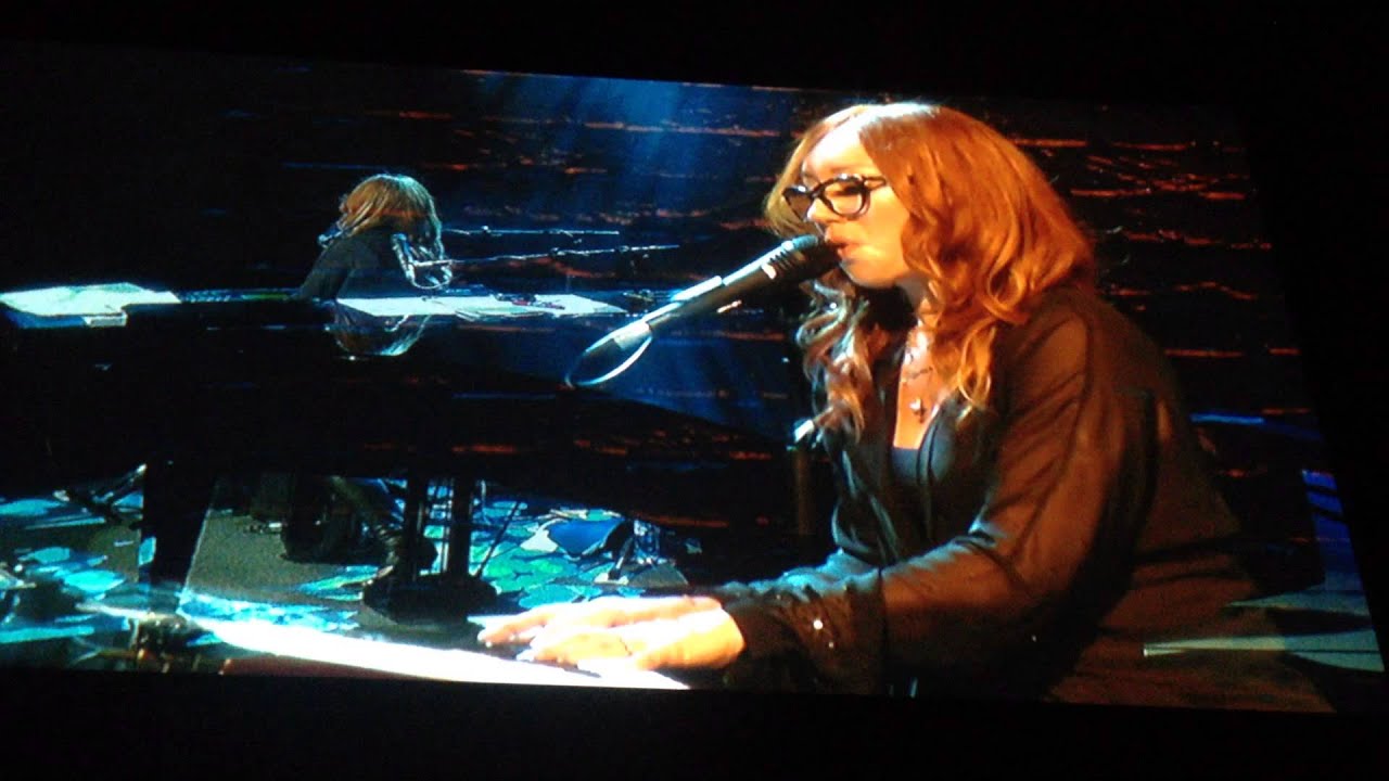 Tori Amos cover Bjork's 