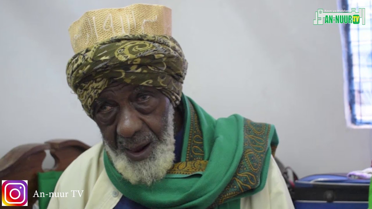 SHEKH AACHISHWA KAZI YA UASKARI POLISI NA MUNGU | ATEMBEA KWENDA  MAKKA KWA MIGUU KWA MIEZI SABA