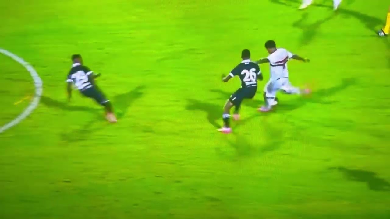 Nem Pelé conseguiu: SP elimina Botafogo com gol antes do Meio campo na Copinha 