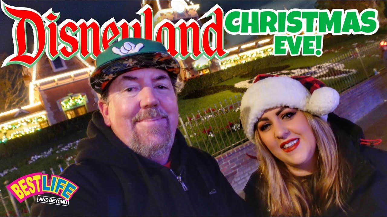 How we spent our Christmas Eve at Disneyland! Mickey & Minnie in pajamas, Fireworks +Holiday Crowds?