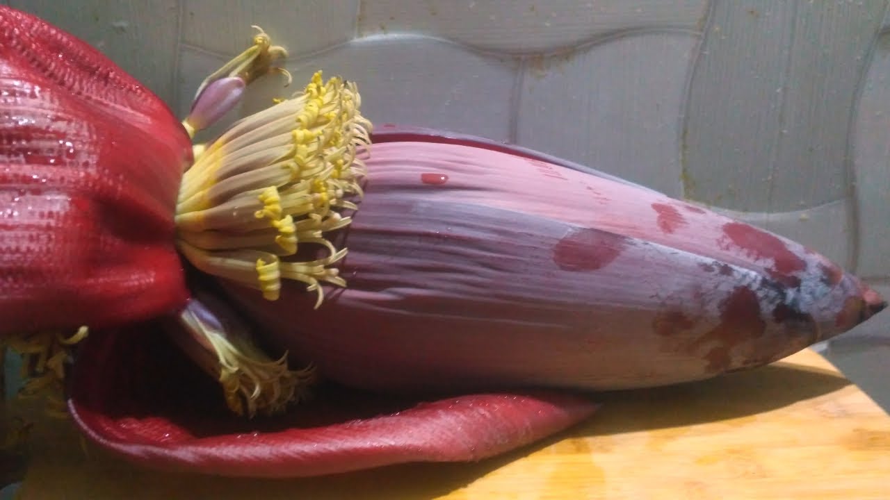 केले के फूल की सब्जी कभी बनाई है नही बनाई तो इस तरह से बनाये। Banana flower recipe by swad ghar ka