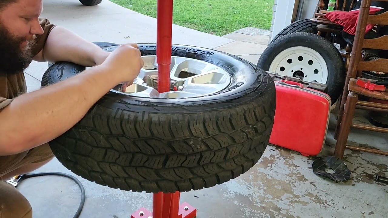 Harbor Freight manual tire changer with mods. Changing Toyota 4runner tires. 17