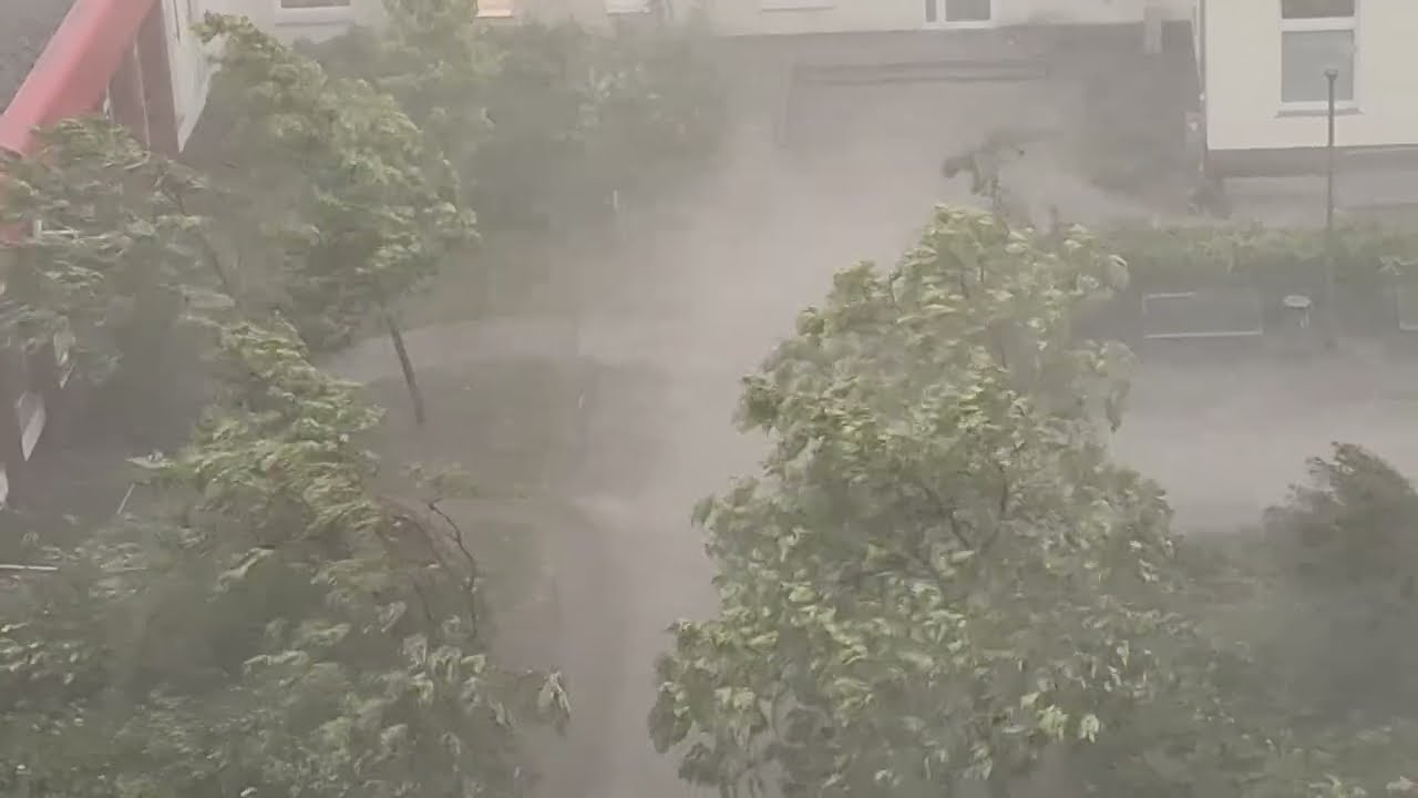Stendal ⛈️⚡️🌩wahnsinniges UNWETTER !!!! 12 Minuten Dauer... Feuerwehren rückten mind. 4,5 Std. aus.