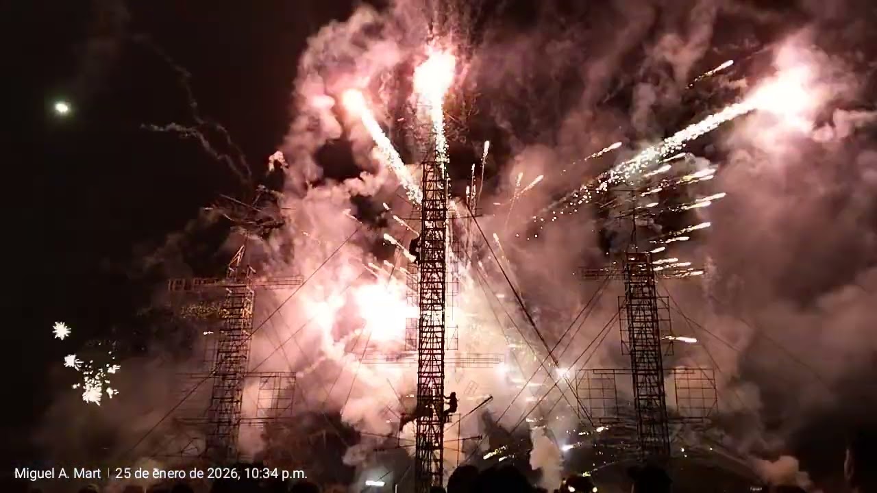 Quema de piromusical en la fiesta de enero en Boxasni 