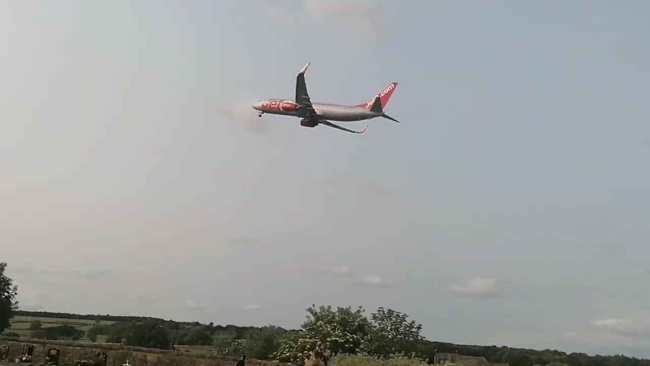 Jet2 737 departing Leeds/Bradford Airport 🛫