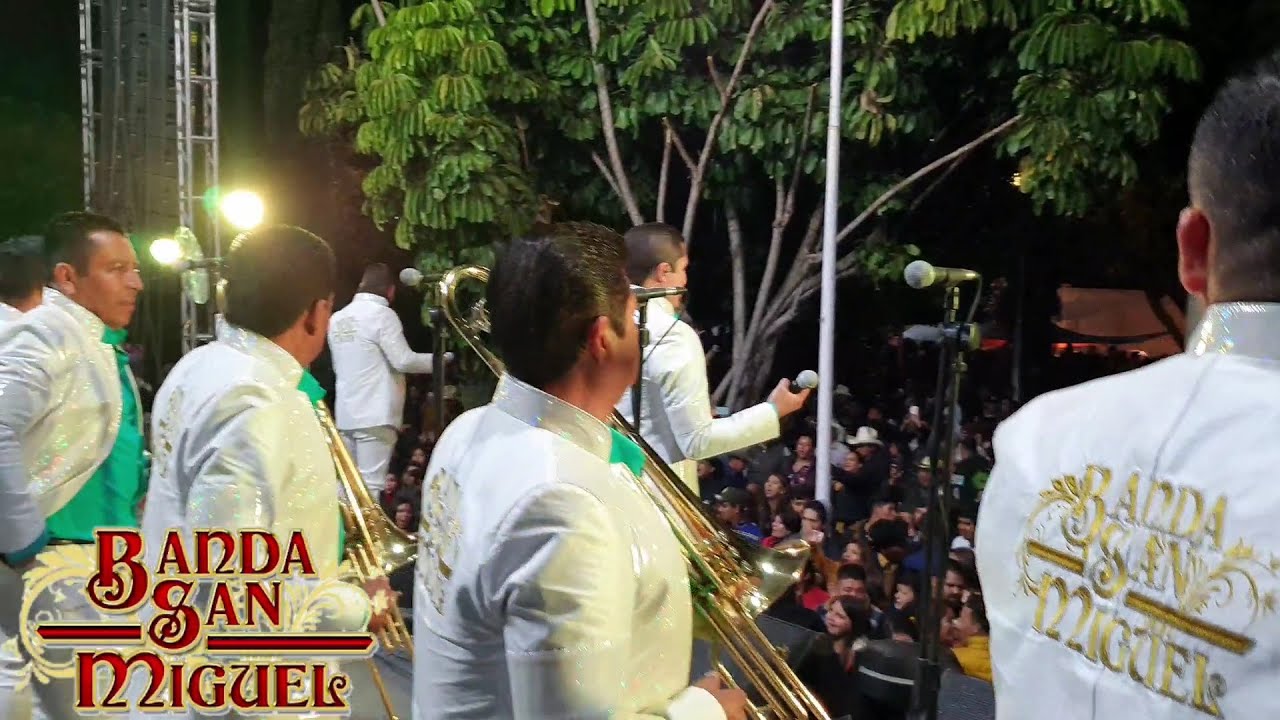 Se Casa El Domingo / Ambicion - Banda San Miguel (EN VIVO)