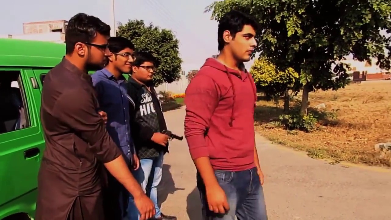 Street Fights in Pakistan | Theetas