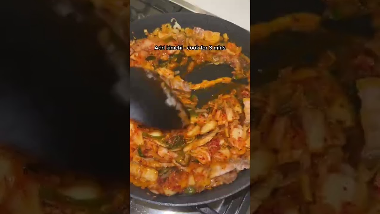 Let&rsquo;s make kimchi fried rice 😍🍚🍳