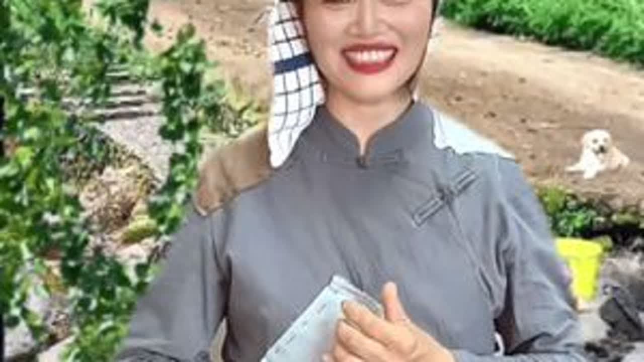 《看见你们格外亲》原唱马玉涛是一首充满浓郁乡土气息与深深怀念。之情的民歌、歌词诗意盎然，旋律悠扬动人！再现军民鱼水情#看见你们格外亲 #马玉涛演唱 #5060后的回忆 #经典红歌传唱永恒 #邢姐...