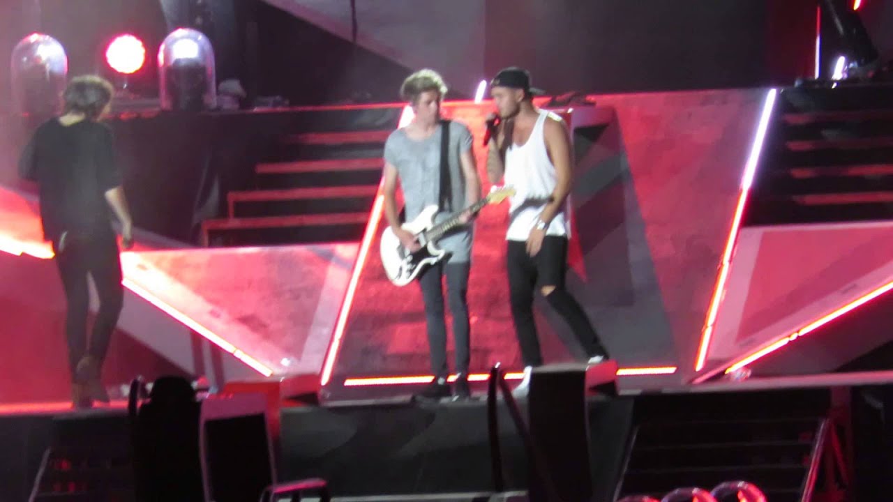 Best Song Ever - One Direction WWAT Rose Bowl (9/13/14)