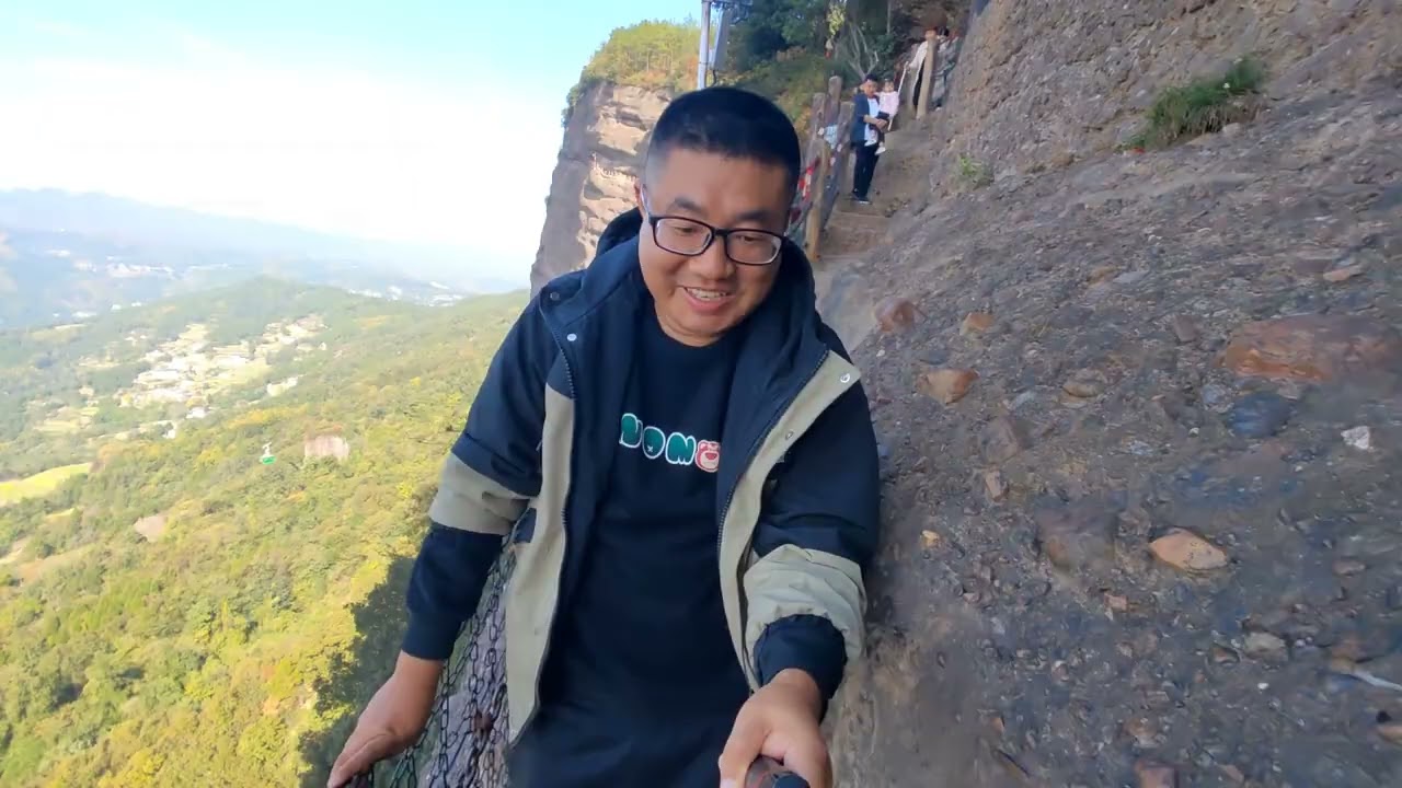 四川剑门关景区，悬崖绝壁之上的鸟道惊险，体验古蜀道之难#vlog旅游 #剑门关鸟道 #旅行vlog #云游四海