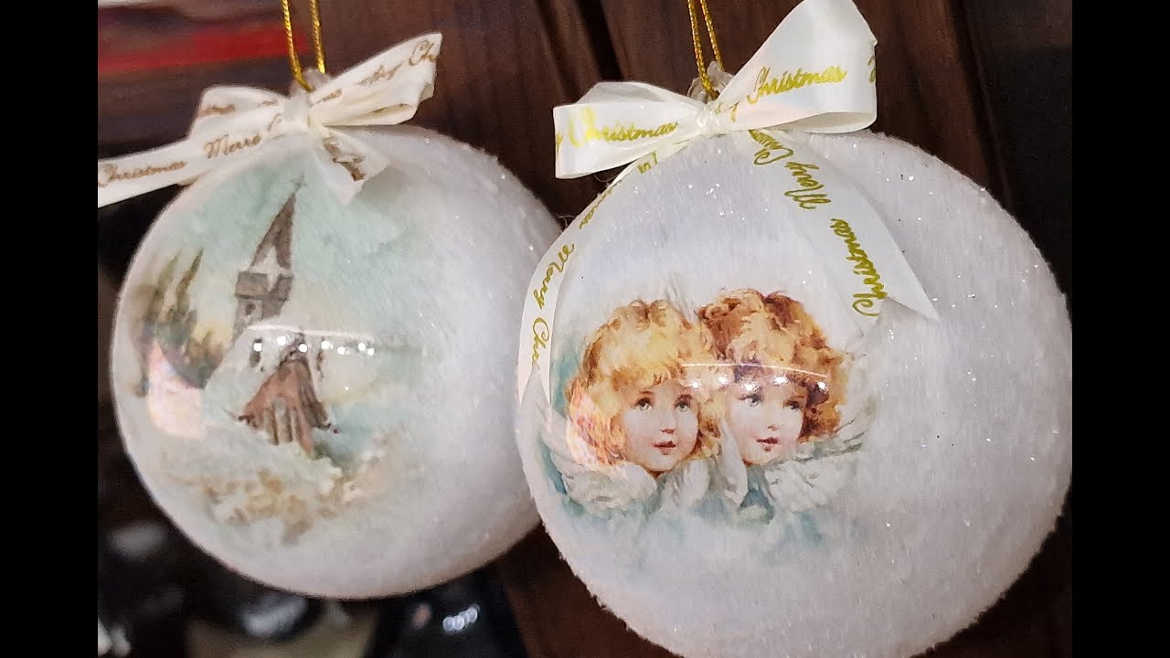 Pallina di Natale di plastica decorata