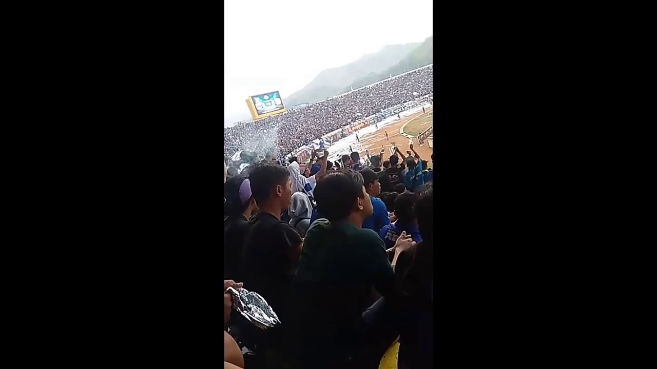 Bersahutan tribun timur dan selatan