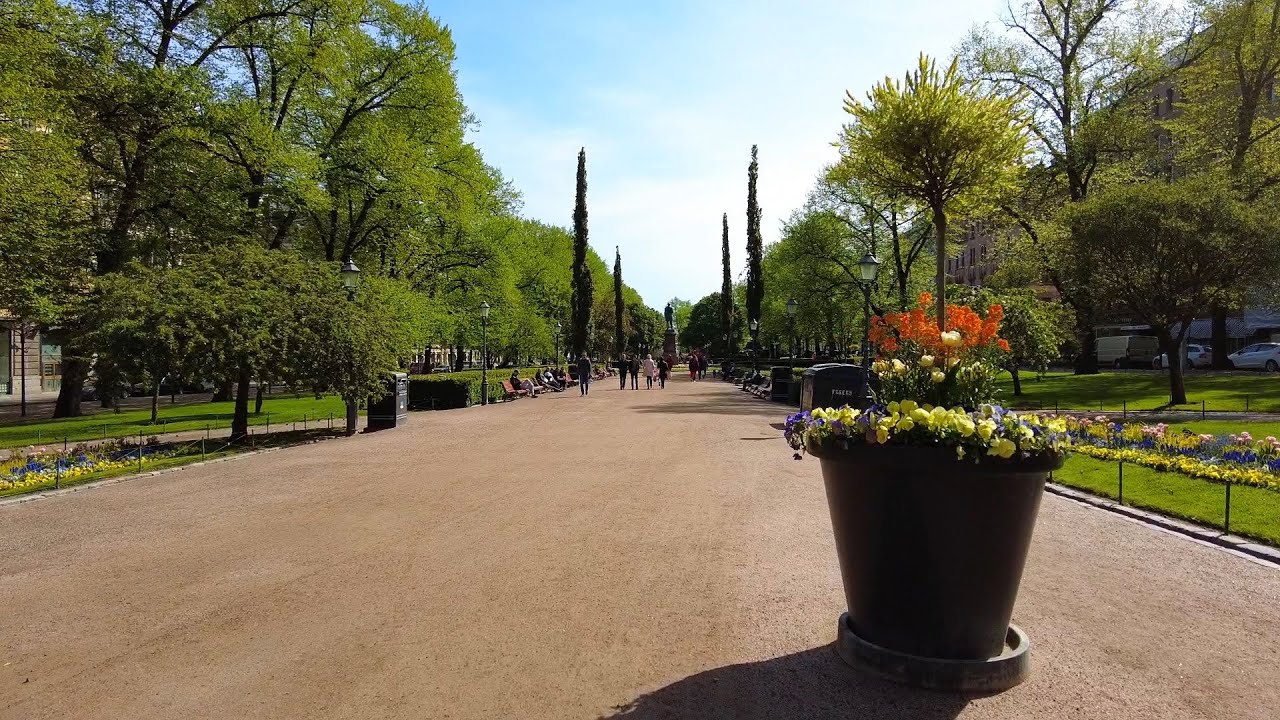 Walking in Helsinki Center - Bulevardi & Esplanadi