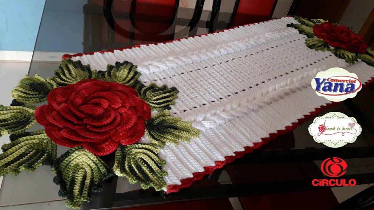 MEGA ROSA  de crochê RUBI DE NATAL/trilho de mesa  1/2