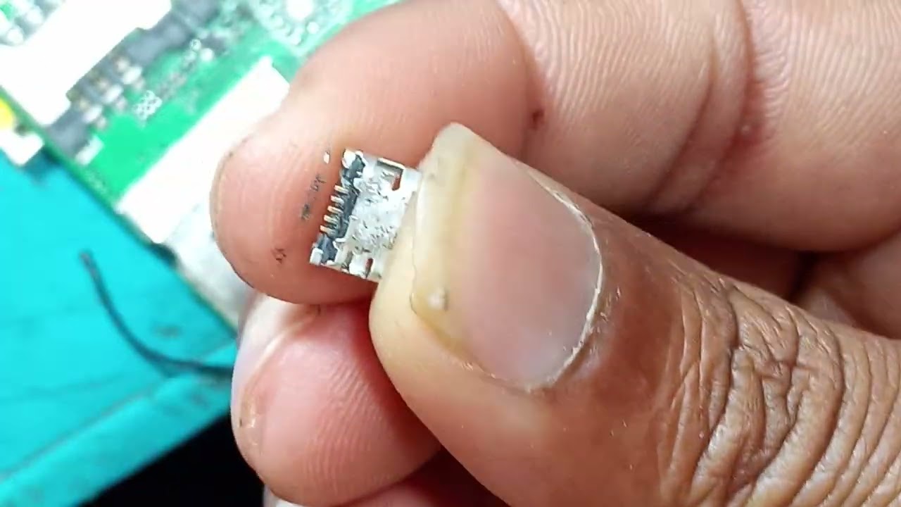 Q mobile charging base replacement #mobilereparingclasses #vairalvideo #mobilephonech# #automobile#