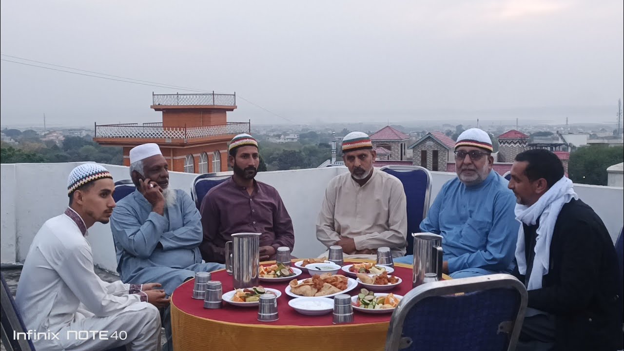 ممتاز سیاسی سماجی کاروباری مذہبی راہنما راجہ رحمت اللہ خان نقیبی نے گرینڈ افطار ڈنرکا اہتمام کیا 