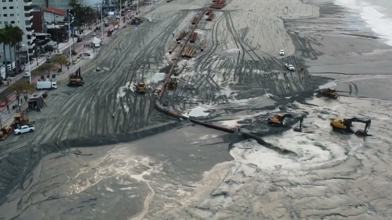 VOO DE DRONE SOBRE AS OBRAS DO ALARGAMENTO DA PRAIA CENTRAL [4K]