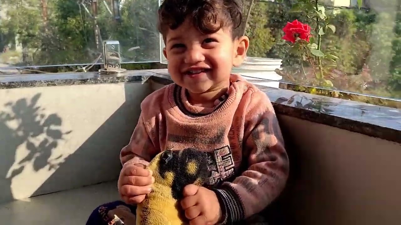 Ganda tha to saf kar diya 🥰😎 papa chai pi lo kaise bola raha hai cute baby 🥰