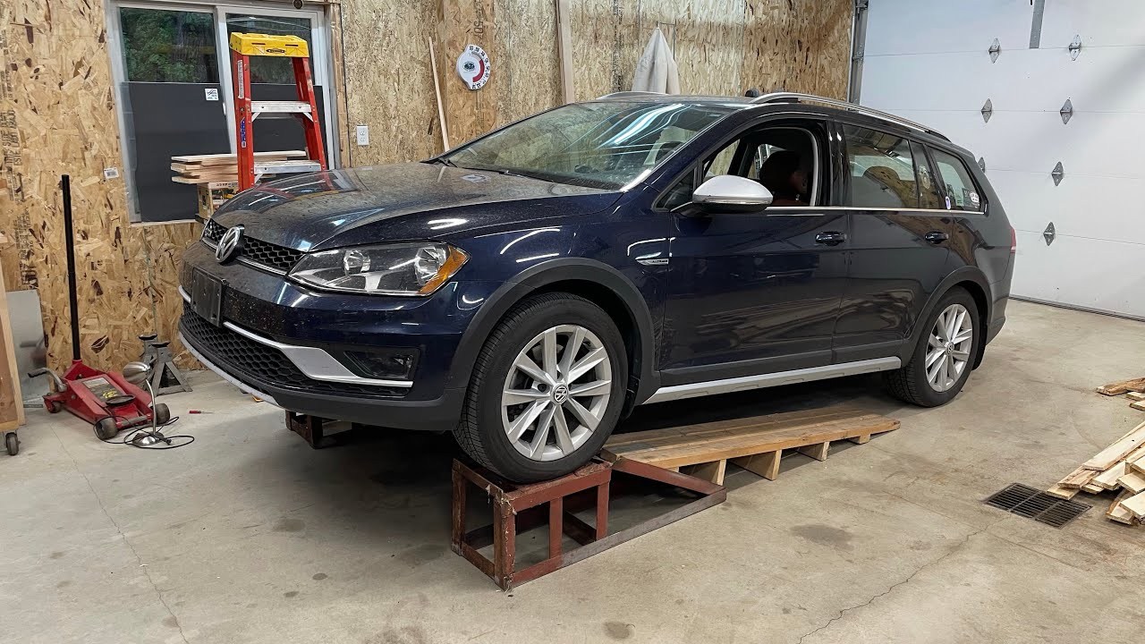 Замена масла Volkswagen Golf Alltrack 2017 года
