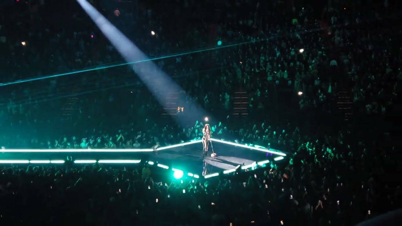Future Nostalgia Tour - Encore: Future Nostalgia & Don't Start Now - Dua Lipa live Miami 2/9/2022