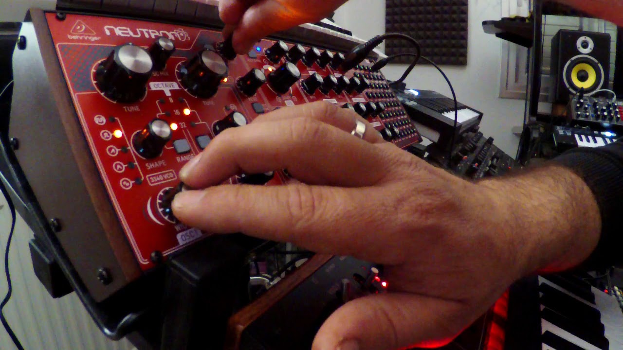 Behringer Neutron Sequence - BBD Analog delay