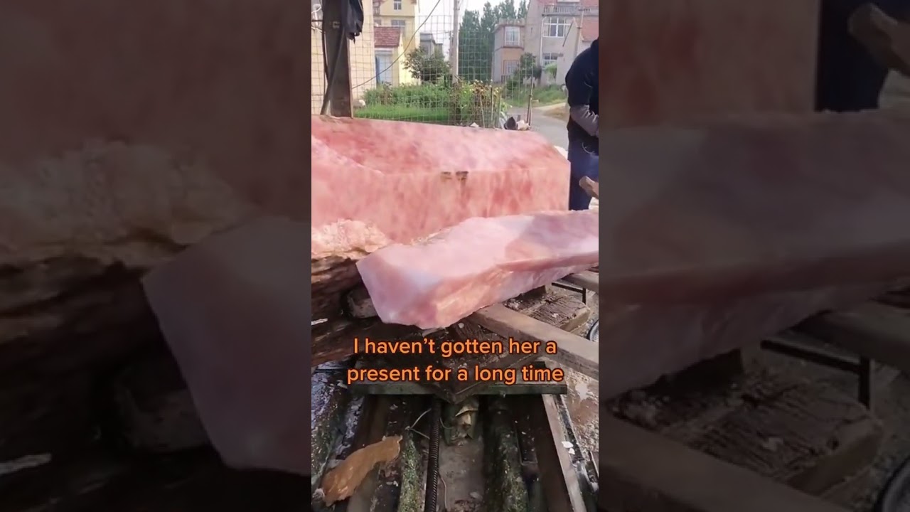 Production process of natural rose quartz rough stone 