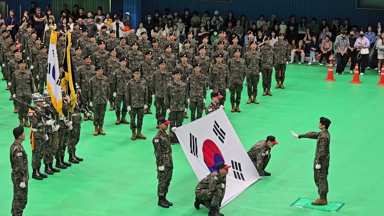 21사단 백두산부대 신병수료식 2024년 5월22일 부모님 사랑합니다.~♡♡♡ 처음으로 양구 청춘체육관에서 수료식을 진행했다고 하셨네요~