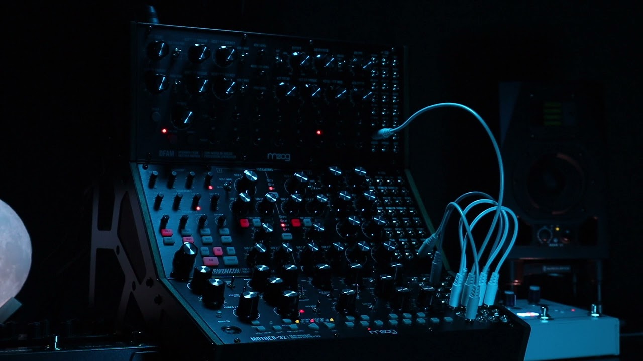 Moog Sound Studio Modular Ambient Jam (Mother-32, DFAM, Subharmonicon)