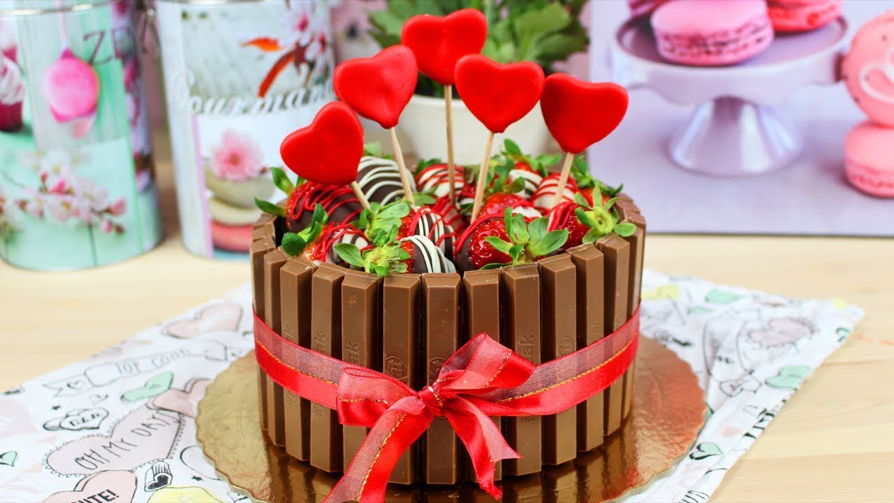 Bolo Kitkat do Dia dos Namorados | Como Fazer Bolo de Kitkat para o Dia dos Namorados | Cakepedia