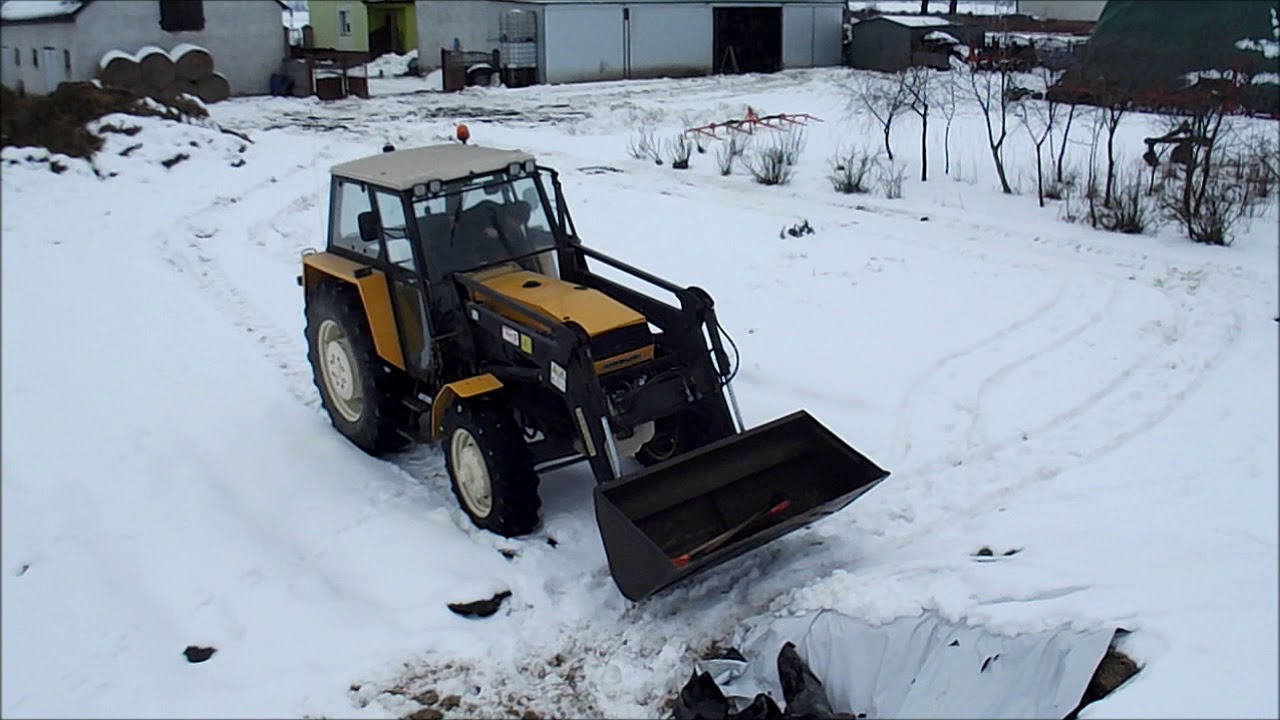 URSUS 914 + TUR zima 2018, odśnieżanie i wożenie kiszonki.