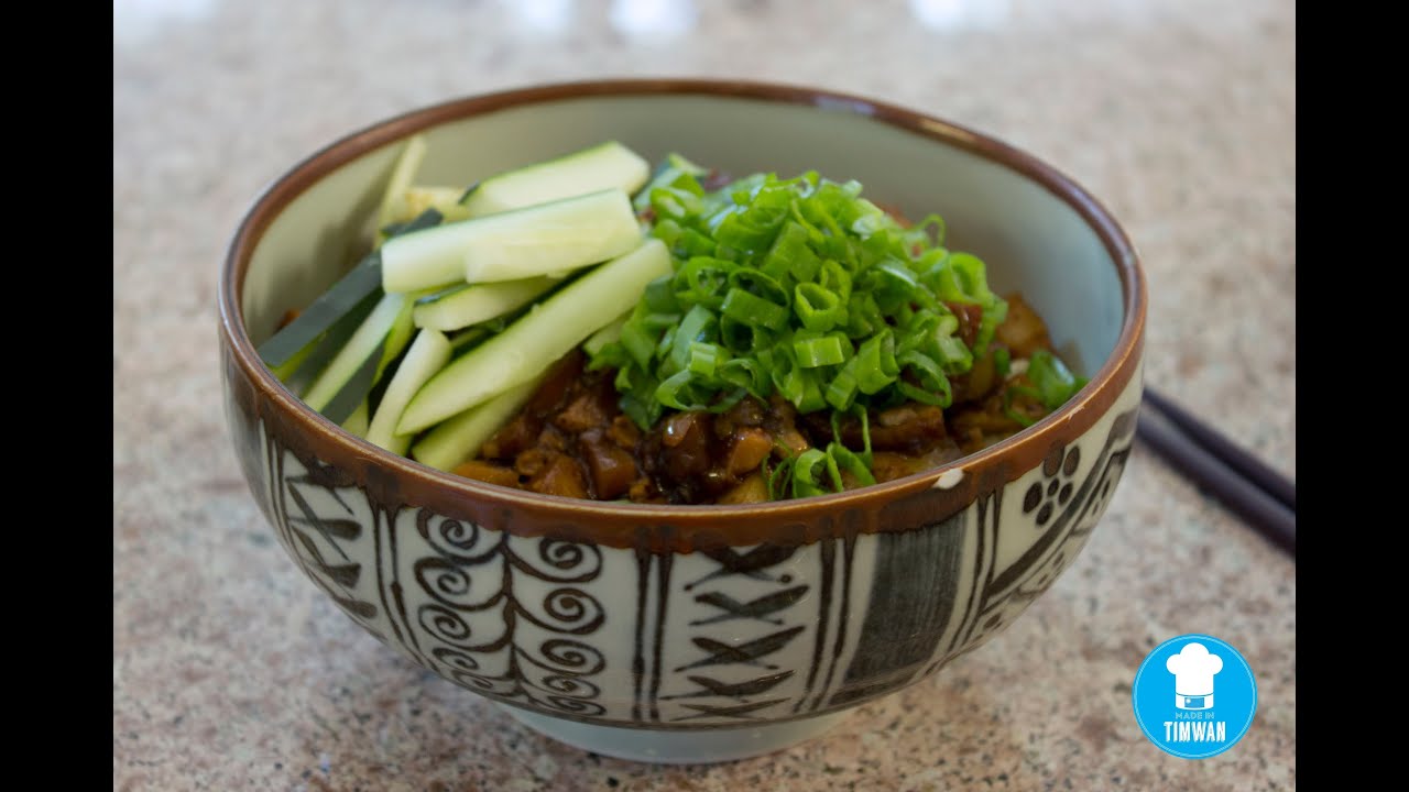 Noodles with Black Bean Sauce - 炸酱面 (Zhàjiàngmiàn)