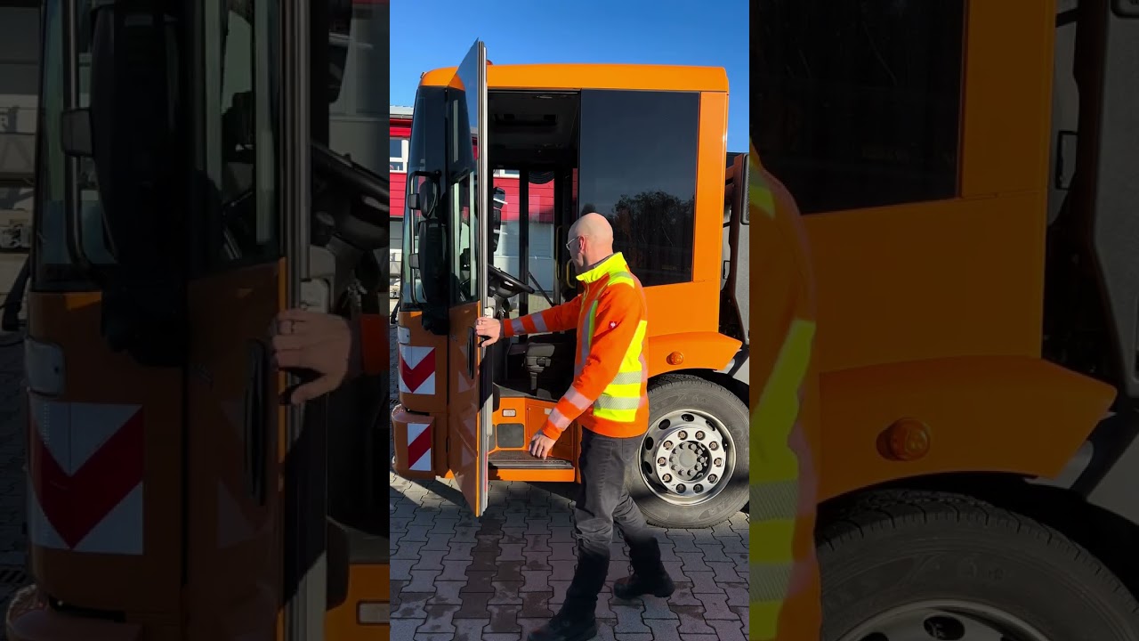 Mercedes-Benz Econic im Schutzplankenbau