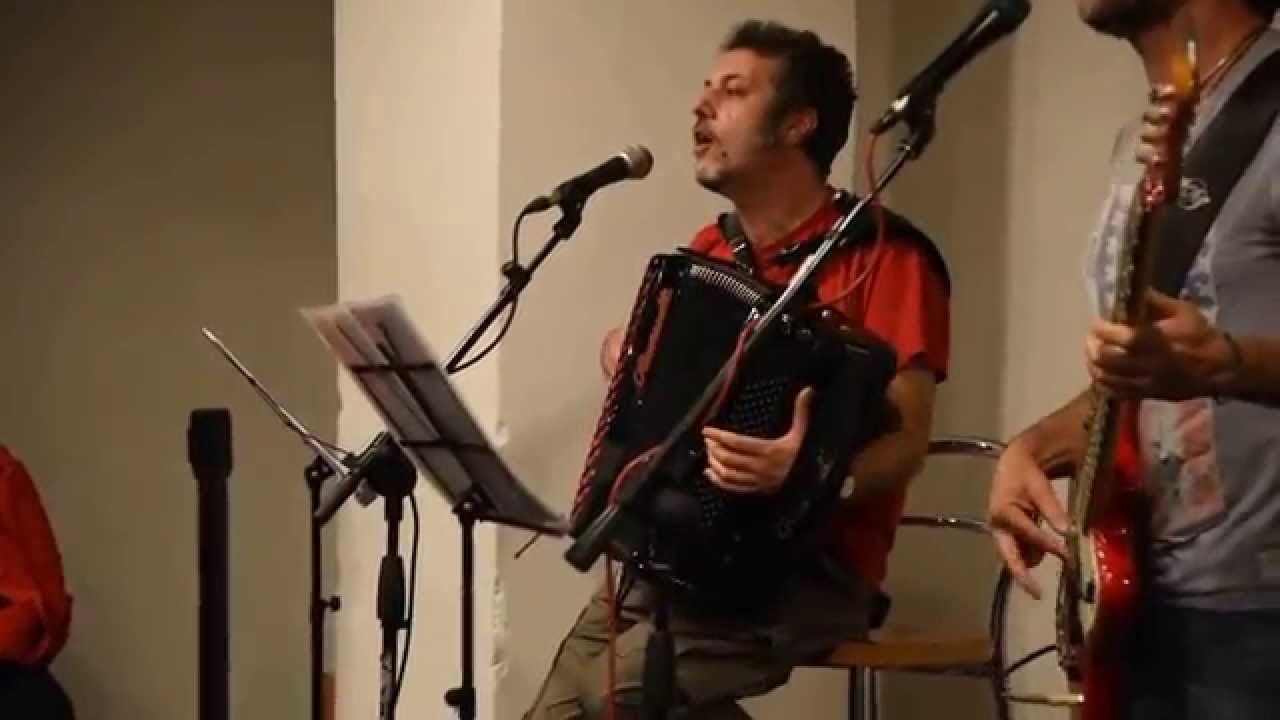 Max Gazzé - La Vita Com'è (live acustico)