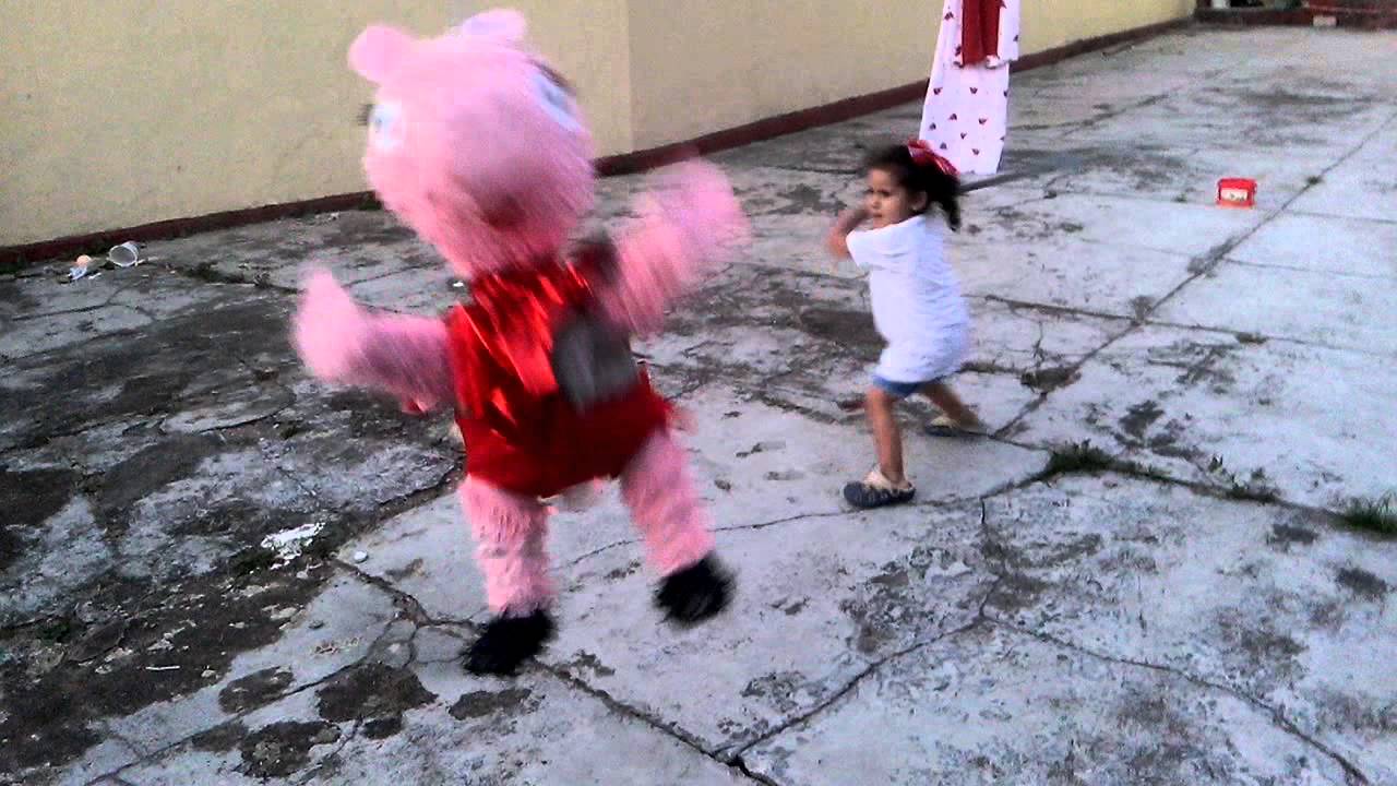 Karla buenísima para la piñata...pobre Peppa.