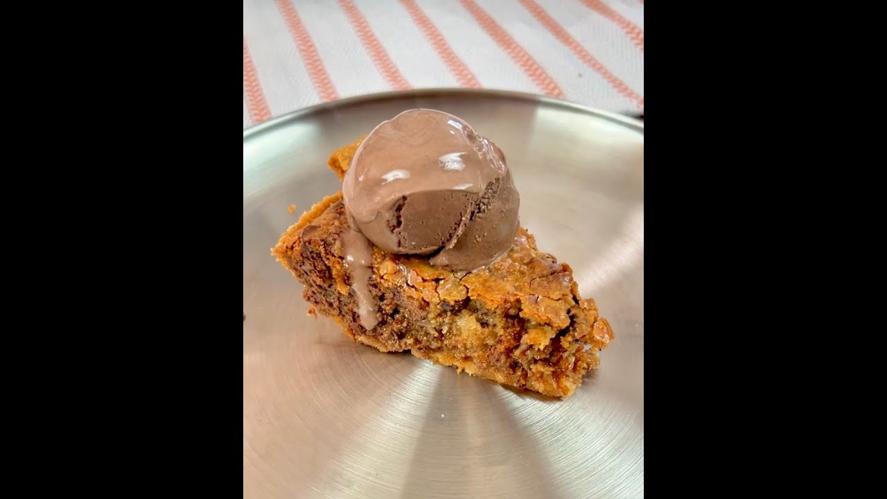 Gooey Caramel Toffee Crunch Pie | Sweet & Salty Dessert Recipe