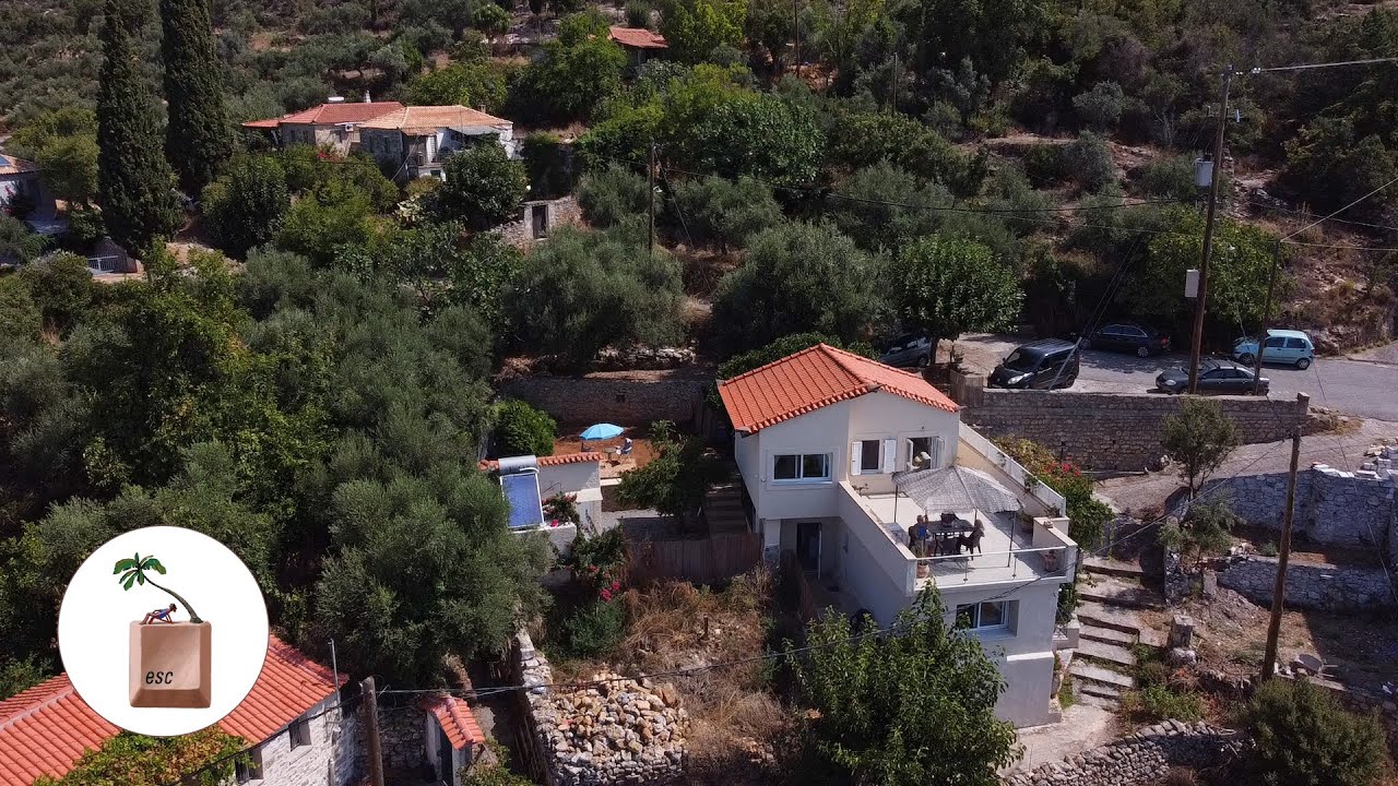 BEAUTIFULLY RESTORED HOUSE ABOVE KARDAMYLI IN THE VILLAGE OF LAKKOS.