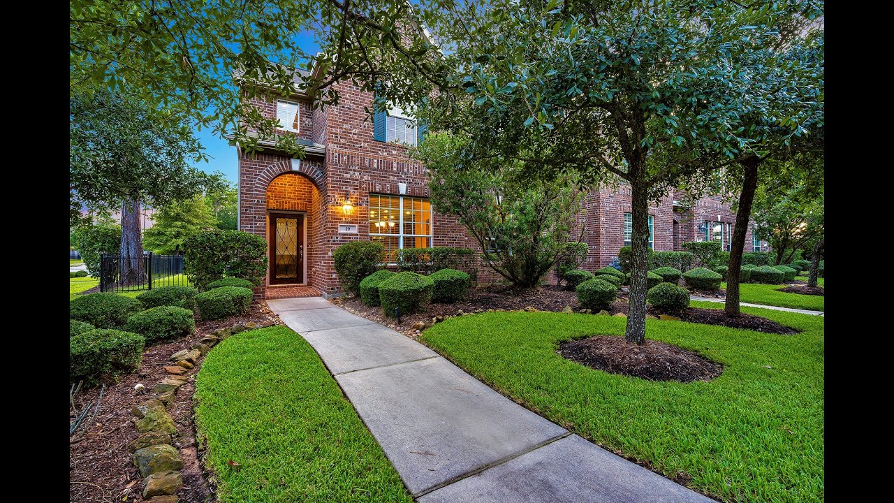 19 Umbria Lane ~ Corner, Pristine Townhome ~ The Woodlands, TX ~