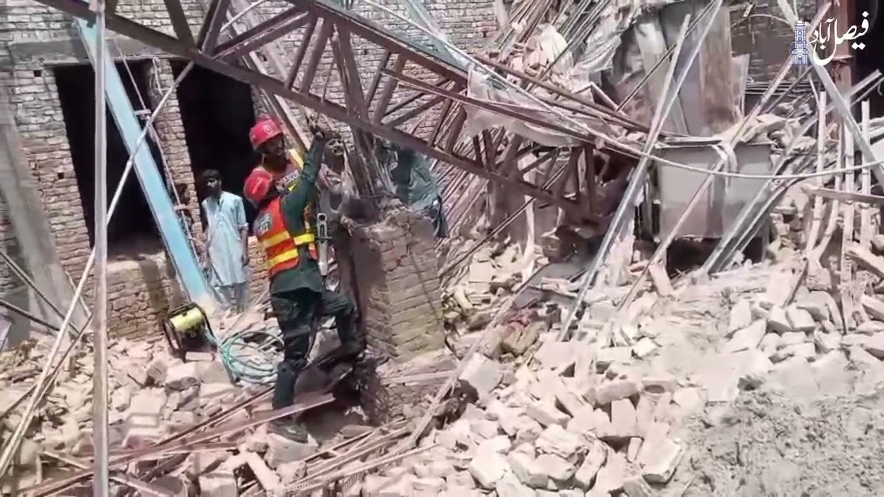 Faisalabad Jaranwala Road Roof Collapse at Power Loom Factory | Faisalabad One