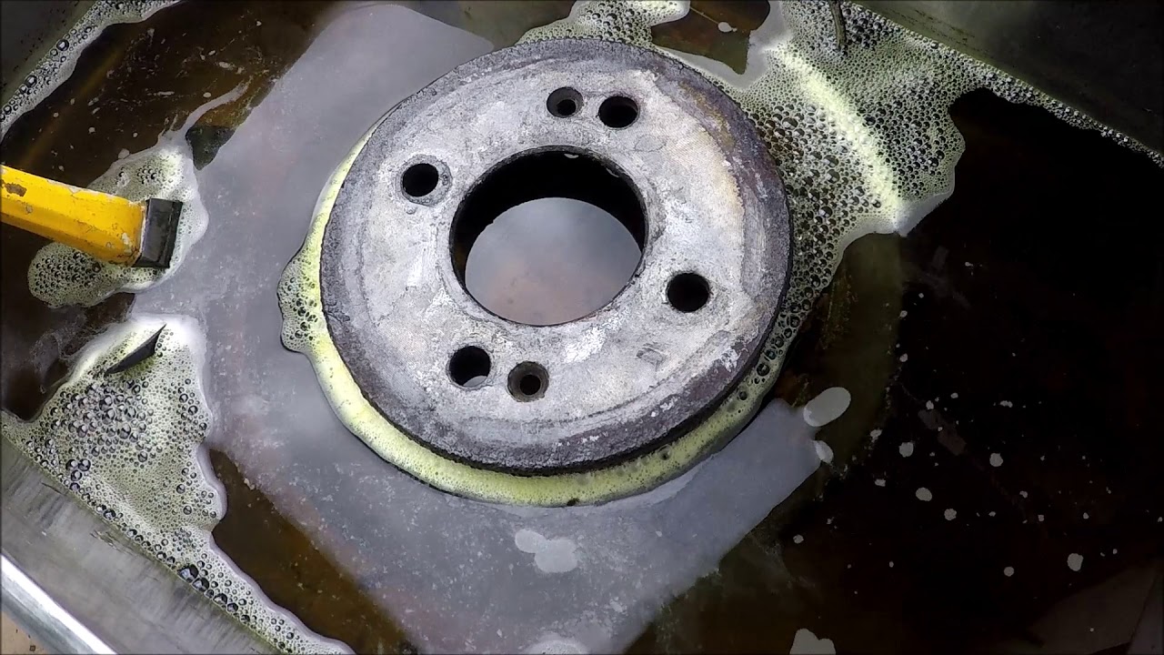 l&ouml;ser rost i citronsyra under v&auml;rme