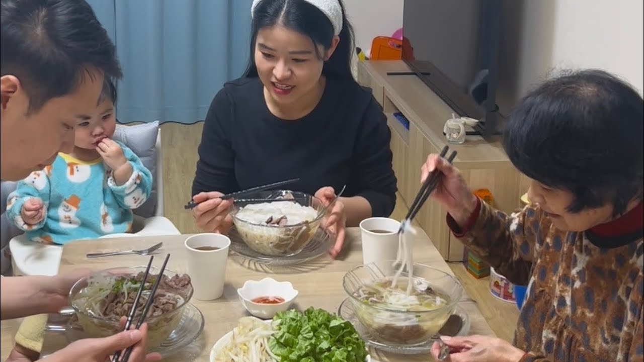 Một tô phở Việt Nam làm ấm lòng cụ người Nhật Bản