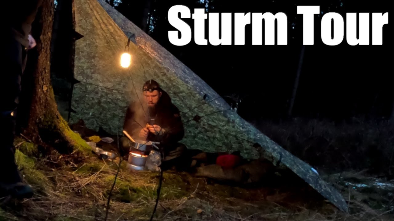Hirschgulasch und Schneesturm bei Bushcraft Waldläufer Tour